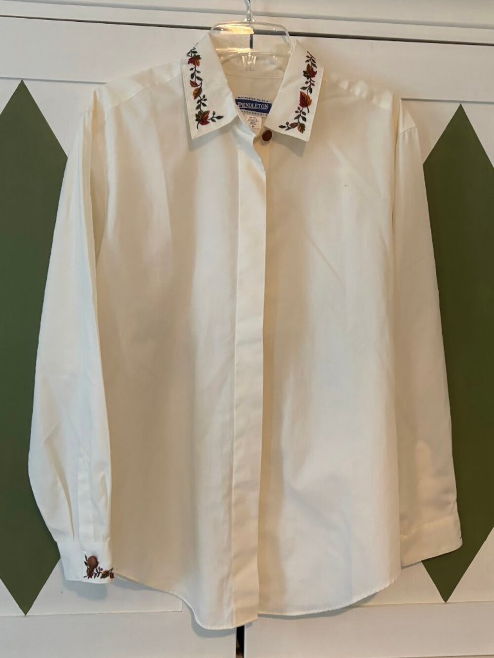 LIKE NEW! Pendelton Vintage White/Orange/Green Embroidered Fall Leaves Blouse